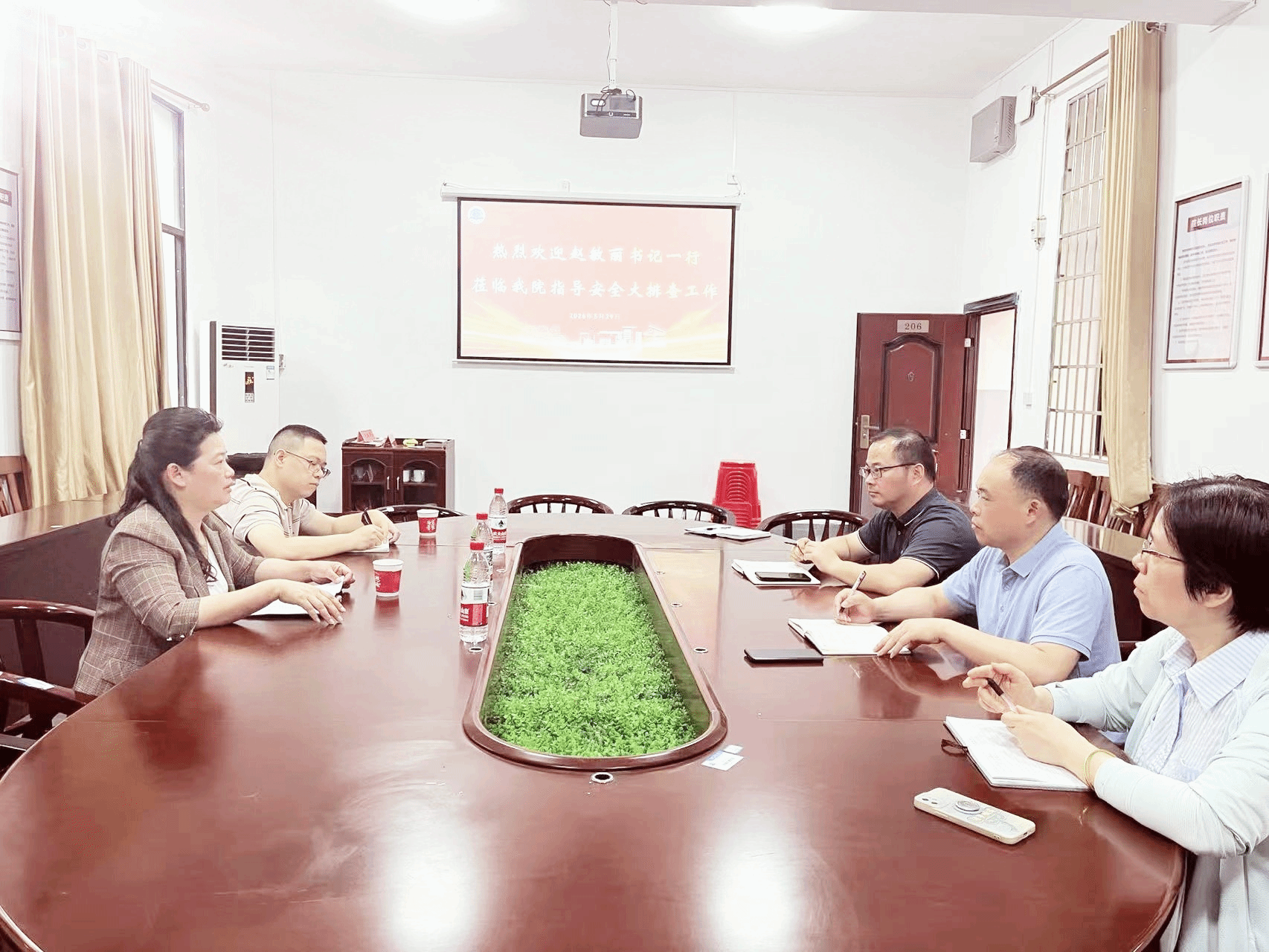 校党委书记赵敏丽到马克思主义学院督导安全稳定风险隐患大排...